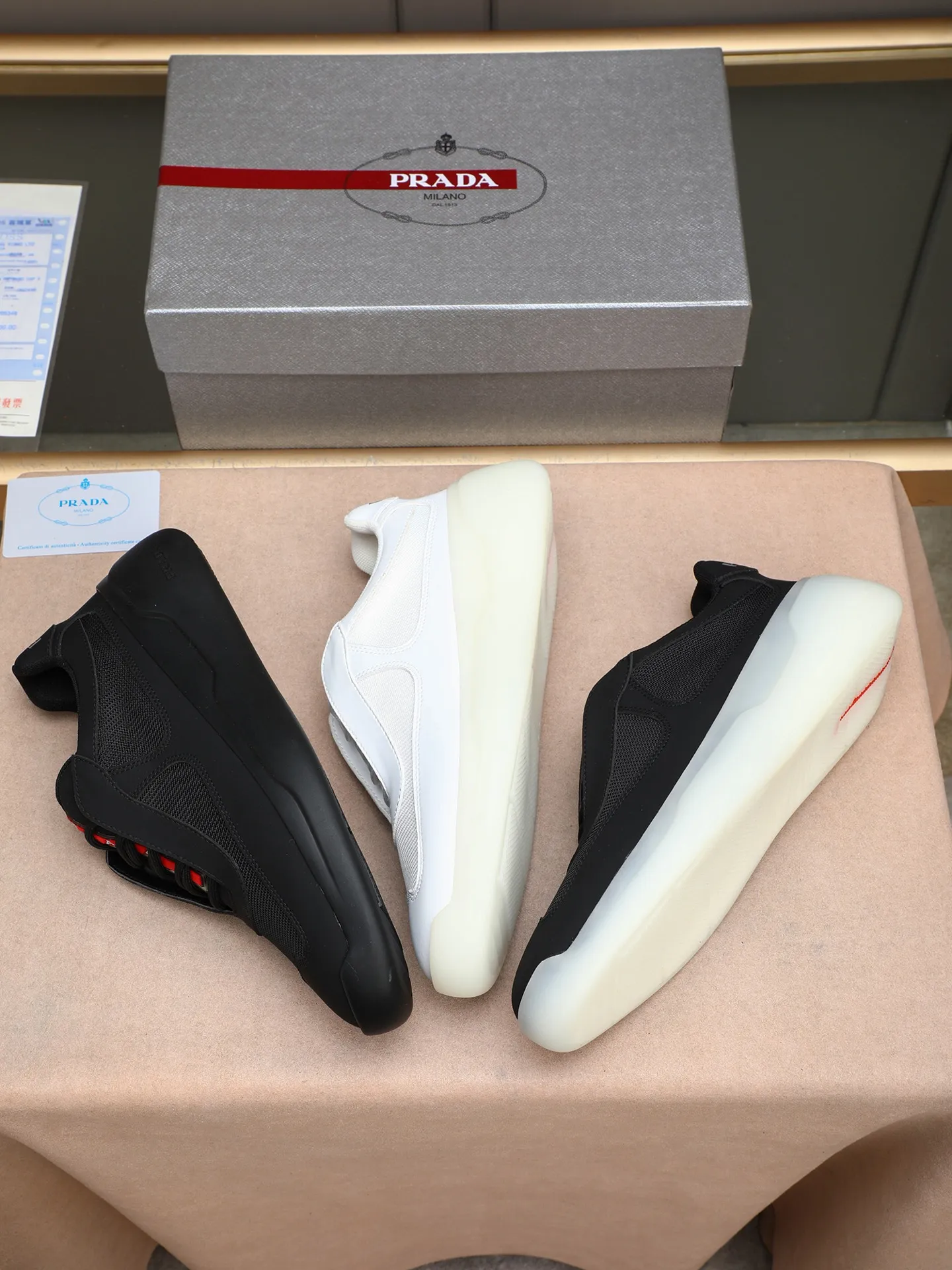 Men's shoes💰420 Prada/Prada sneakers👟! Low-top lace-up sports shoes, fashionable and elegant style. Made of top-layer cowhide leather spliced ​​with breathable mesh. Soft, comfortable and breathable. Logo lettering on the tongue. Finely crafted details. Lightweight foam sole, fashionable and versatile‼ ️size: 38-44 (45 customized